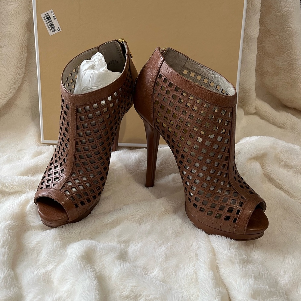 Brown Michael Kors size 7 heels